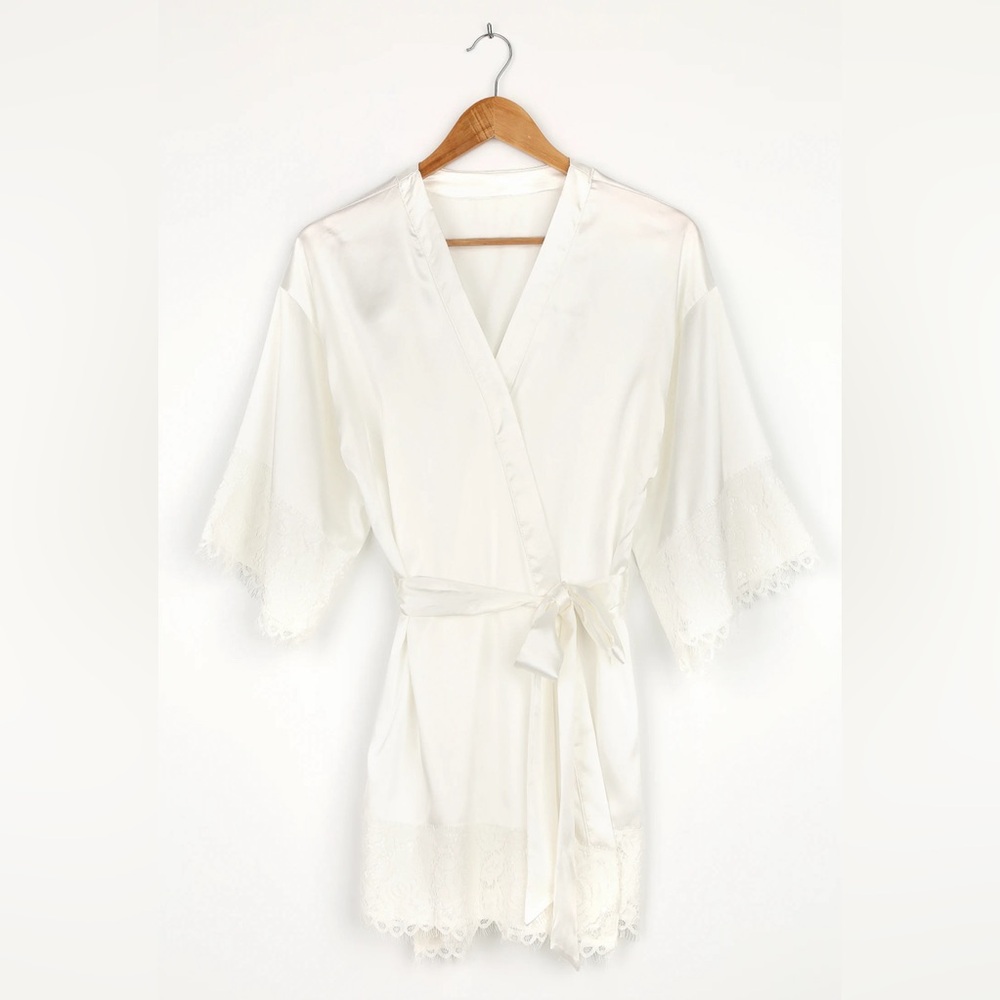 Lulu’s White Satin Robe - Picture 5 of 5